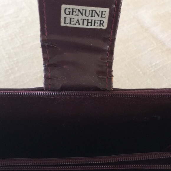 Vintage Burgundy Leather Zippered Wallet - Picture 3 of 12